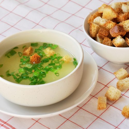 Kippenbouillon met crackers